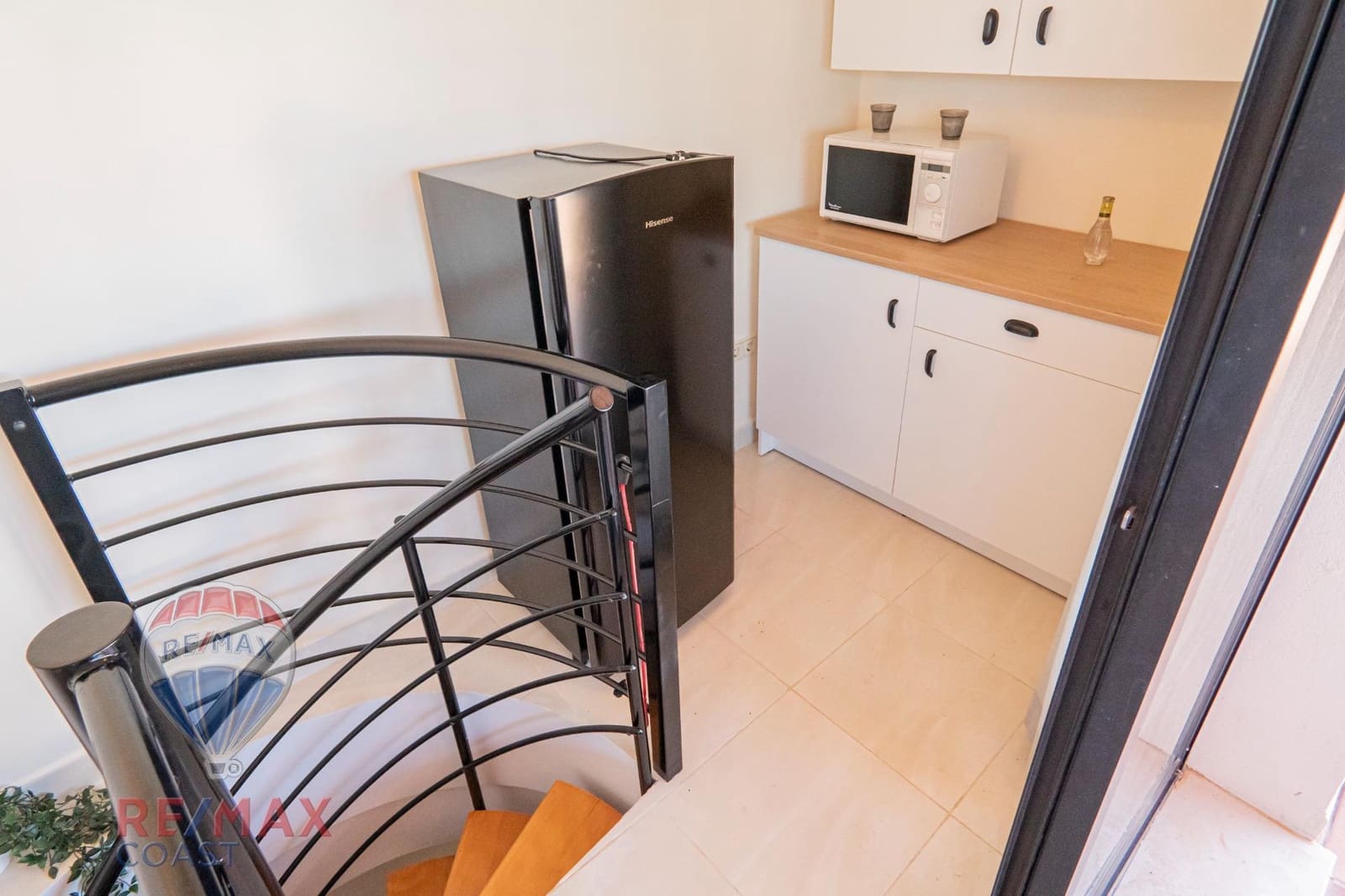 2 bedroom Penthouse for rent in Almayate with pool garage - € 950 (Ref: 9130366)