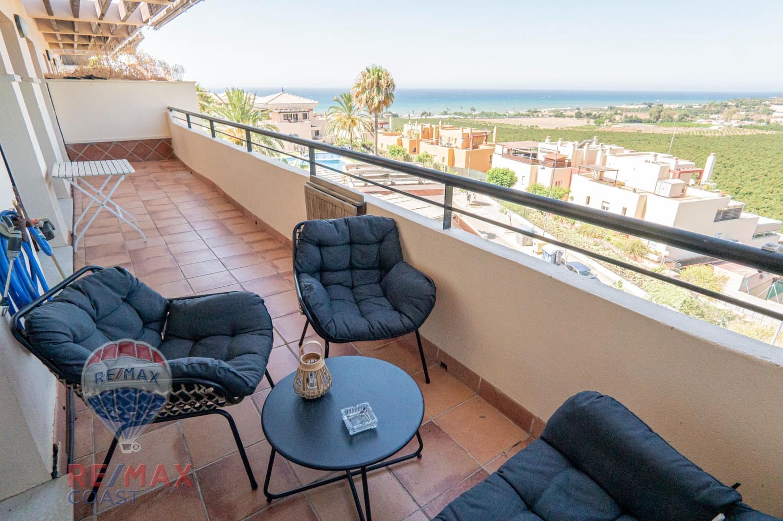 2 bedroom Penthouse for rent in Almayate with pool garage - € 950 (Ref: 9130366)