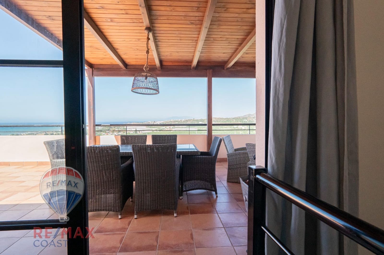 2 bedroom Penthouse for rent in Almayate with pool garage - € 950 (Ref: 9130366)