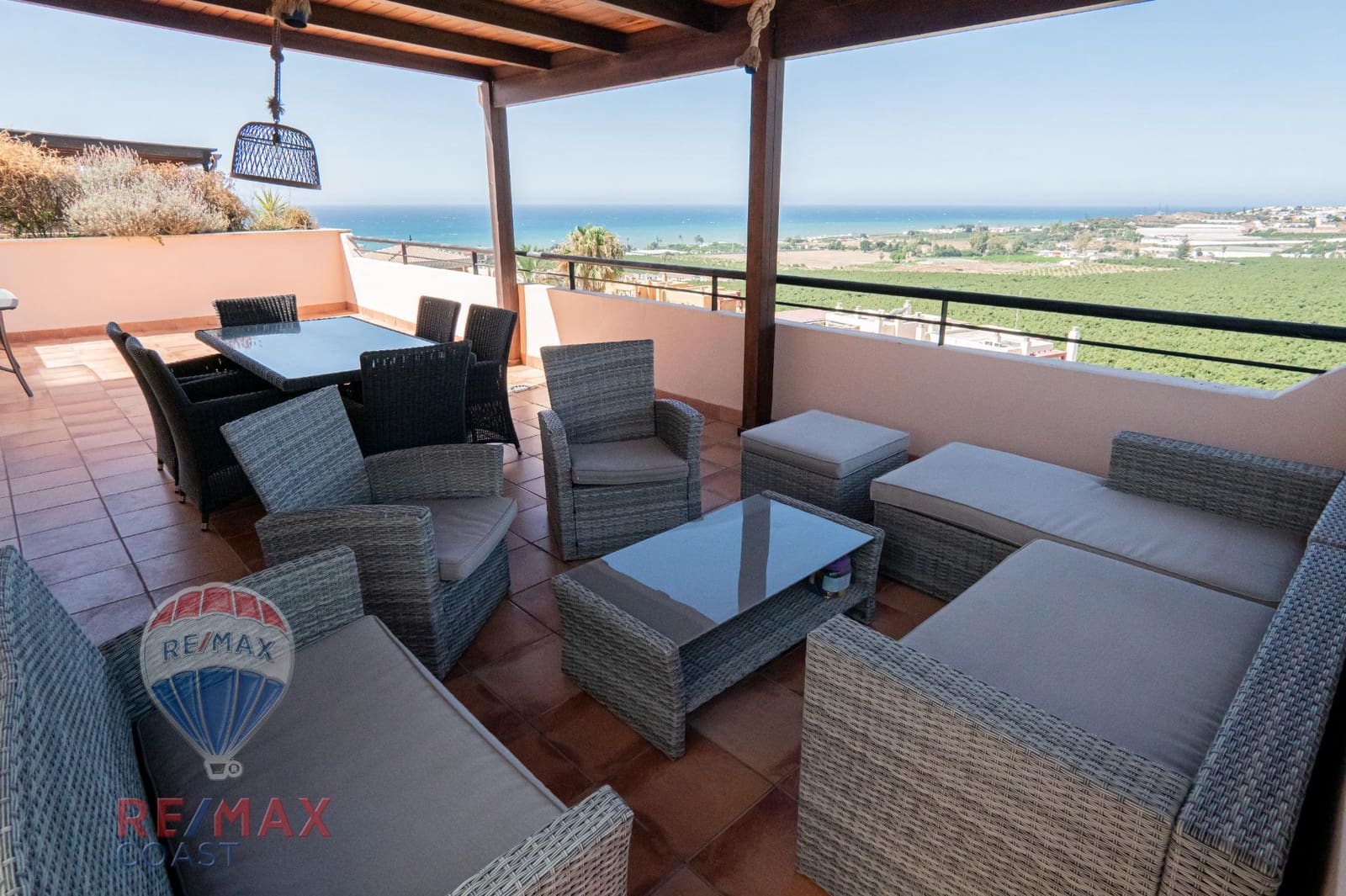2 bedroom Penthouse for rent in Almayate with pool garage - € 950 (Ref: 9130366)