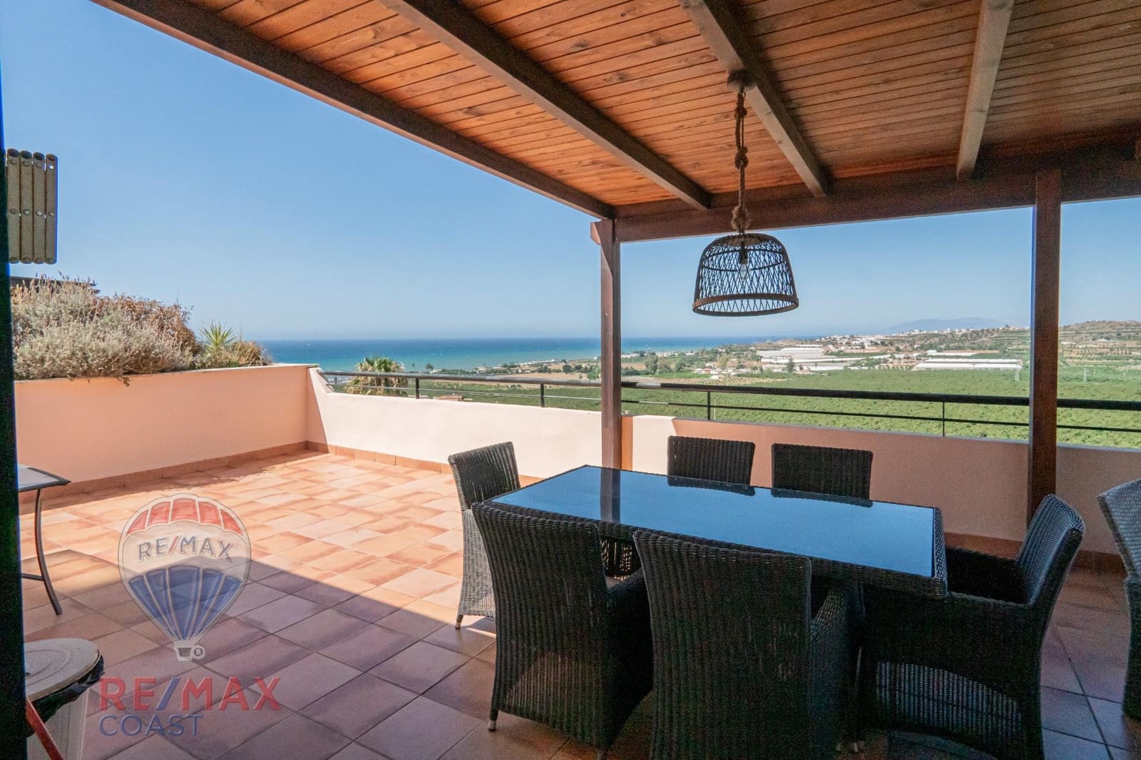 2 bedroom Penthouse for rent in Almayate with pool garage - € 950 (Ref: 9130366)
