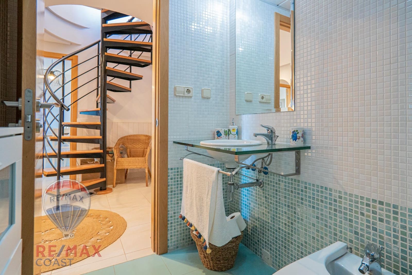 2 bedroom Penthouse for rent in Almayate with pool garage - € 950 (Ref: 9130366)