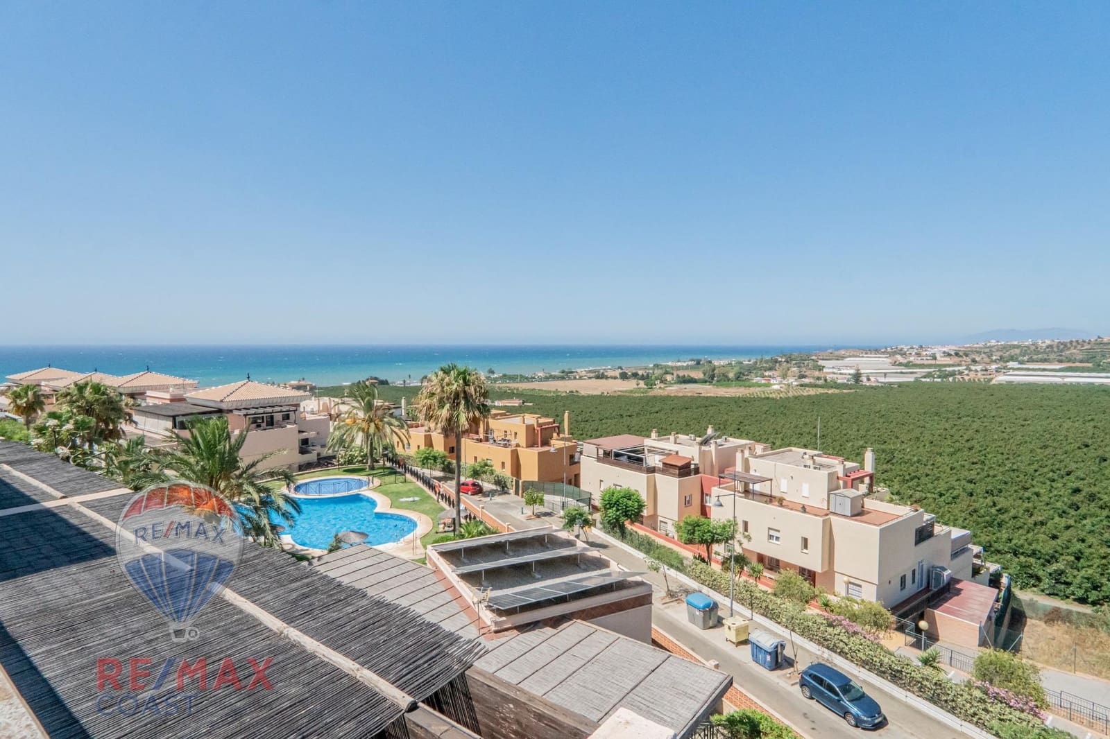 2 bedroom Penthouse for rent in Almayate with pool garage - € 950 (Ref: 9130366)