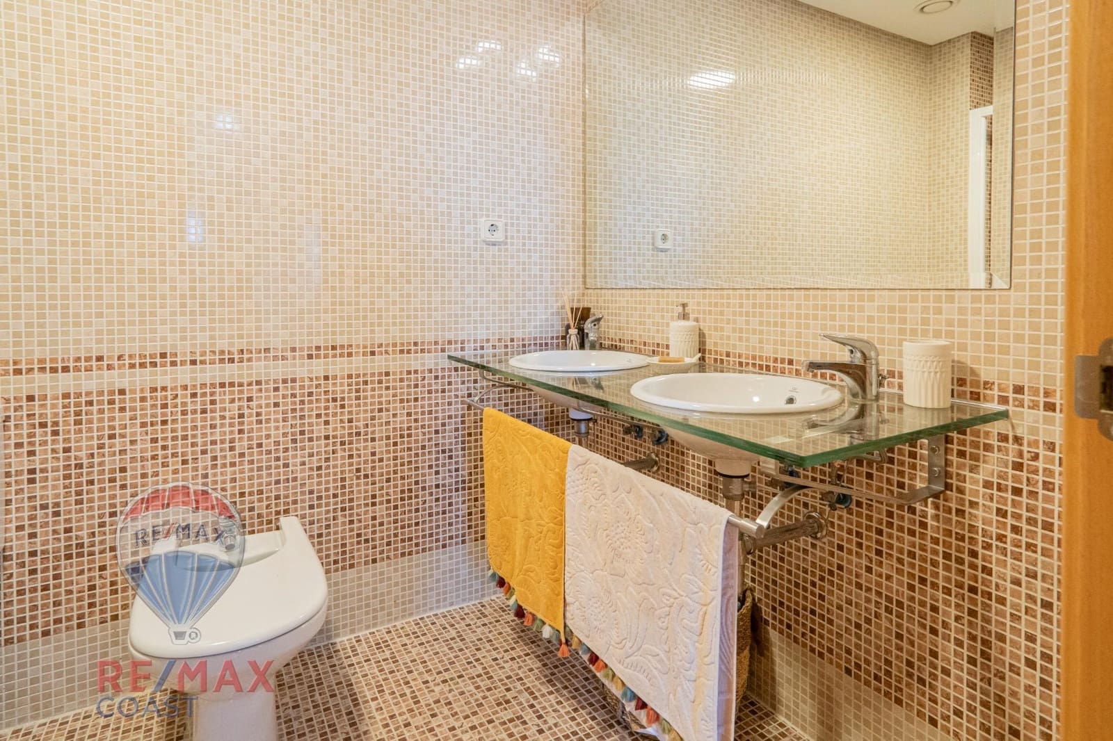 2 bedroom Penthouse for rent in Almayate with pool garage - € 950 (Ref: 9130366)
