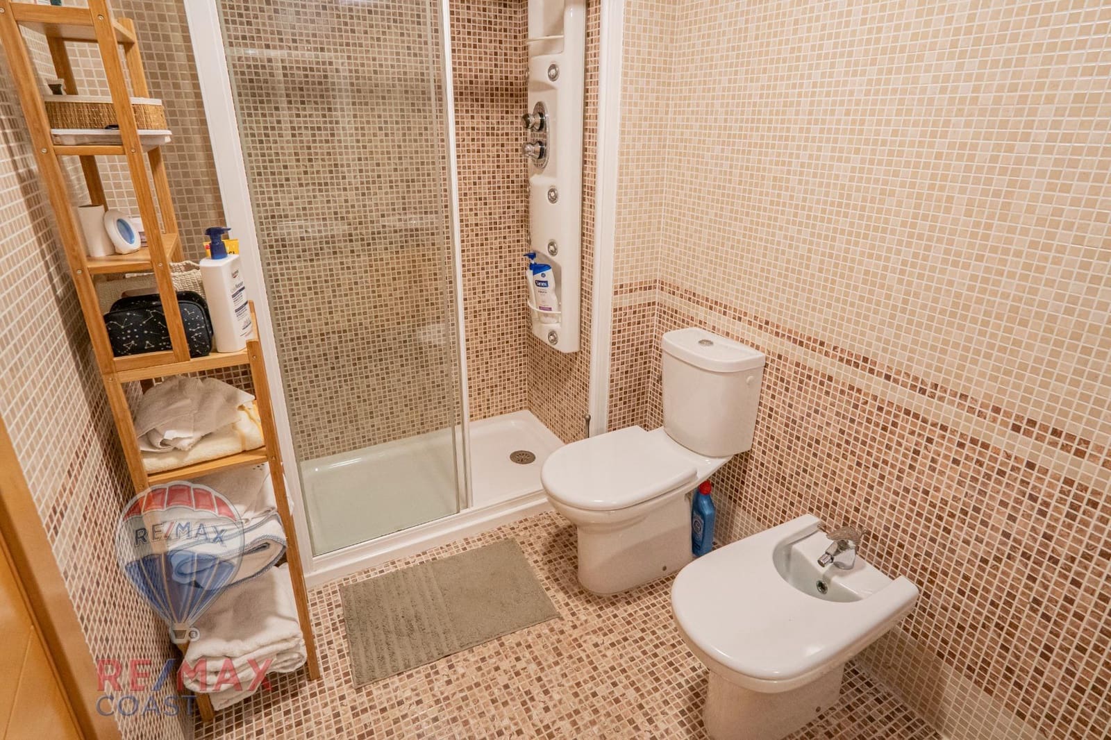 2 bedroom Penthouse for rent in Almayate with pool garage - € 950 (Ref: 9130366)