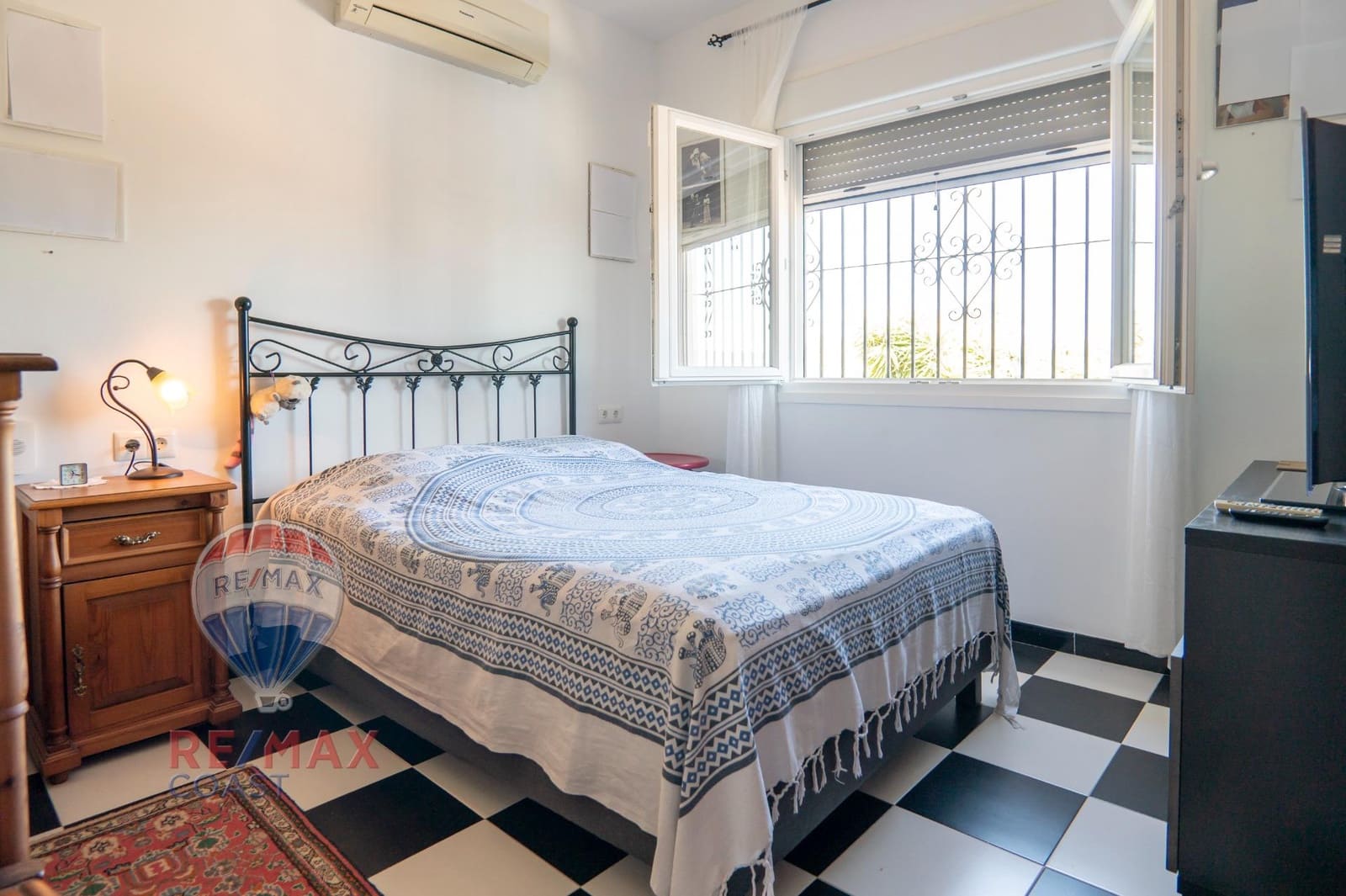 5 bedroom Villa for sale in Pinos de Alhaurin with pool - € 580,000 (Ref: 9217610)