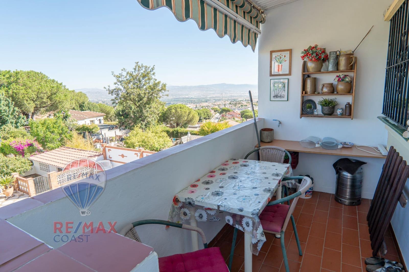 5 bedroom Villa for sale in Pinos de Alhaurin with pool - € 580,000 (Ref: 9217610)