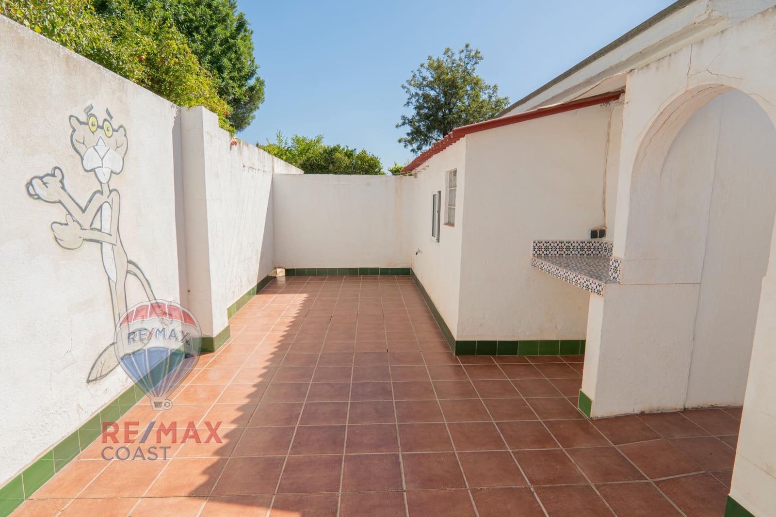 5 bedroom Villa for sale in Pinos de Alhaurin with pool - € 580,000 (Ref: 9217610)