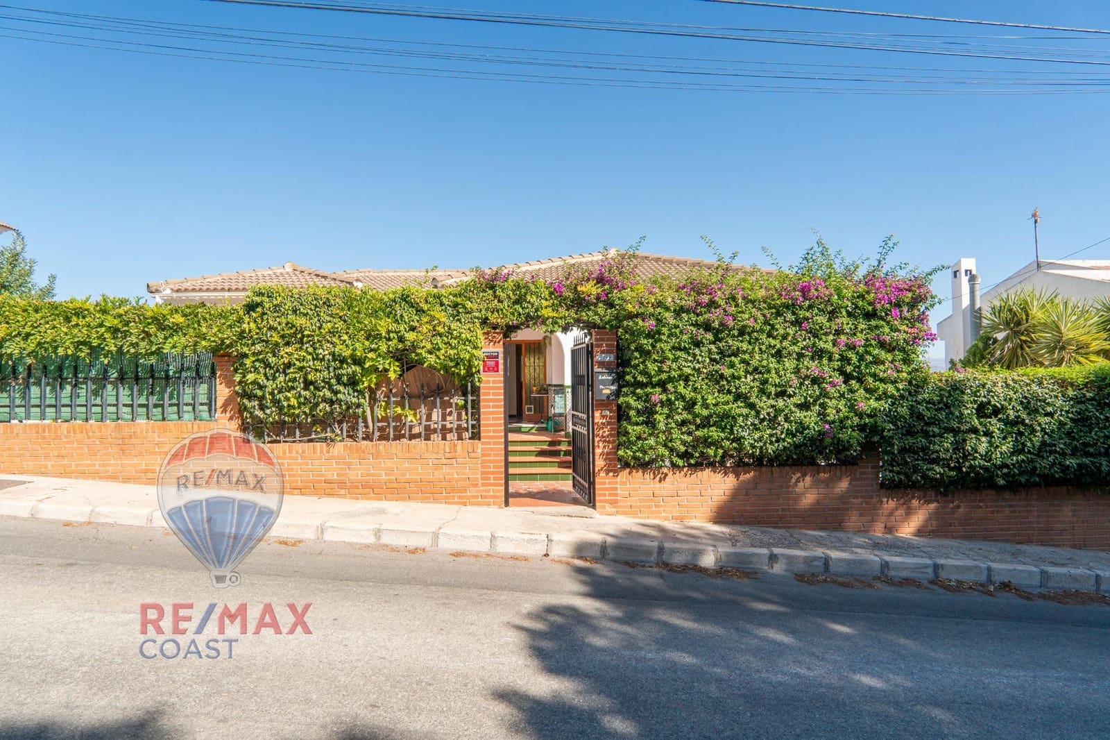 5 bedroom Villa for sale in Pinos de Alhaurin with pool - € 580,000 (Ref: 9217610)