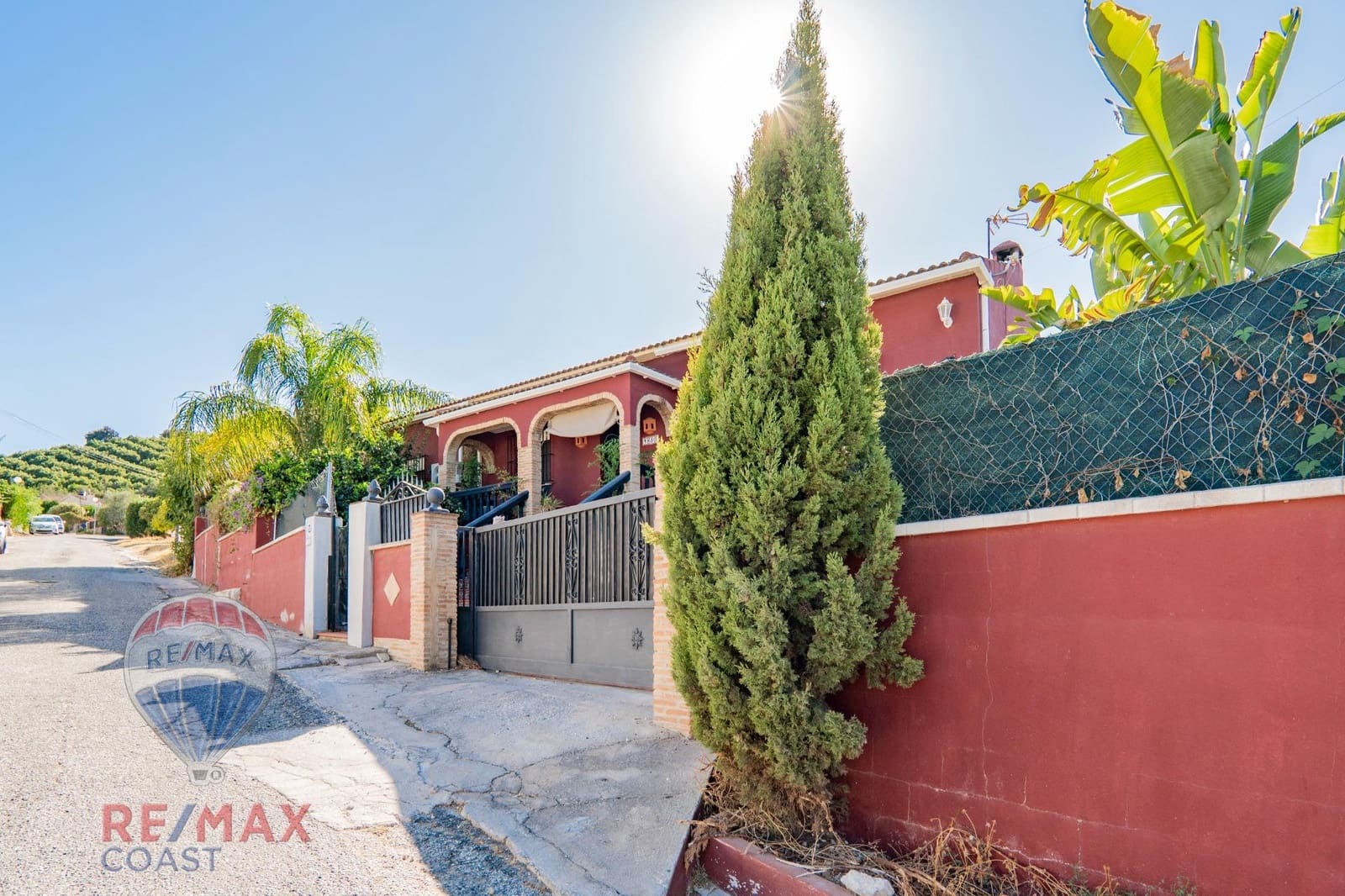 3 soveværelse Villa til salg i Coin med swimmingpool garage - € 478.000 (Ref: 9220131)