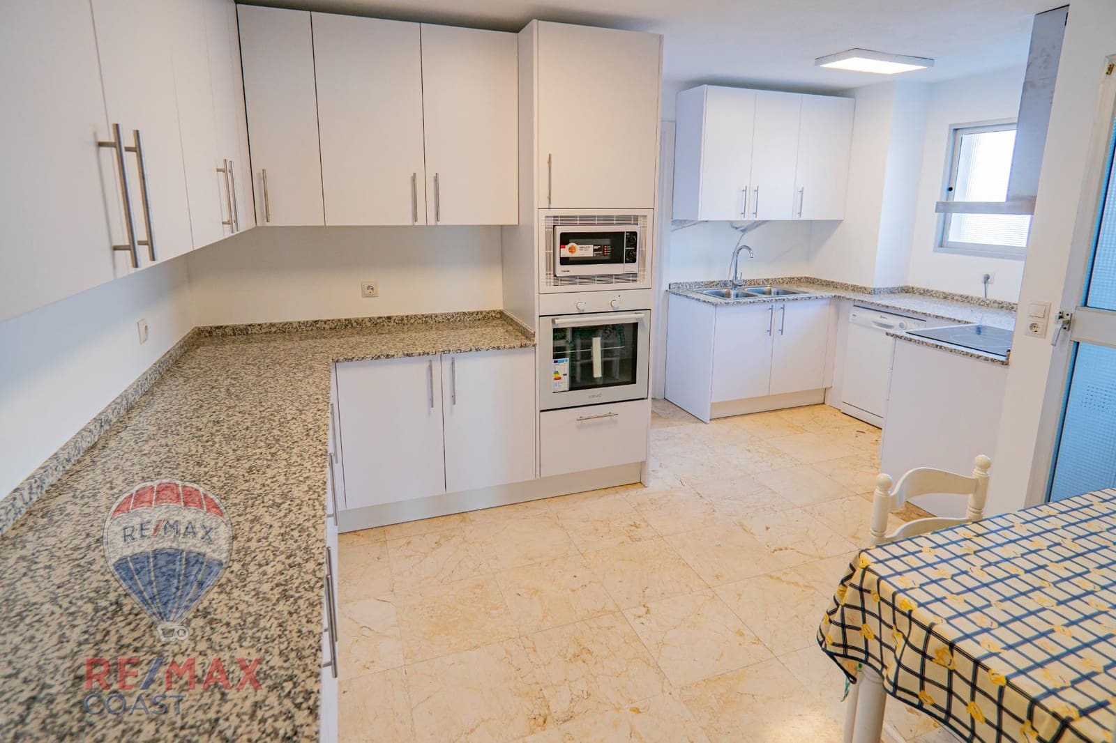 4 makuuhuone Asunto vuokrattavana paikassa Malaga kaupunki - 2 200 € (Ref: 9262744)