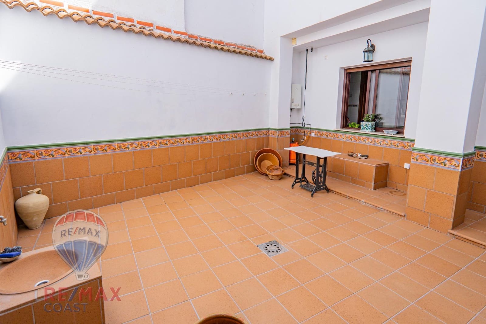 5 slaapkamer Huis te koop in Serrato met garage - € 222.900 (Ref: 9265433)