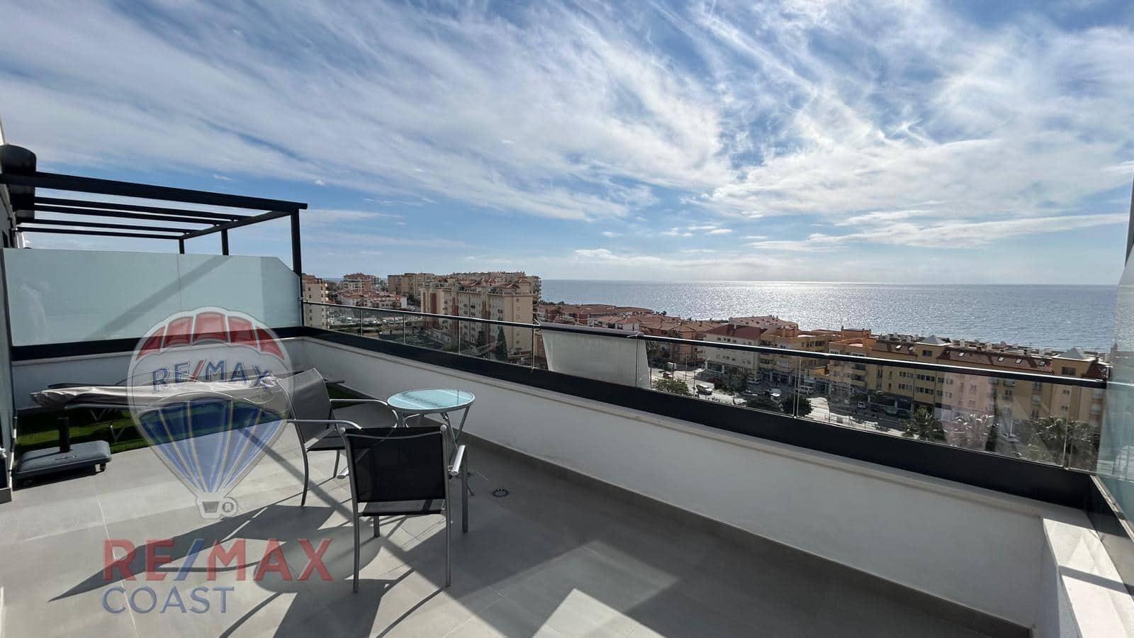 1 soverom Penthouse til salgs i Caleta de Velez med svømmebasseng garasje - € 380 000 (Ref: 9272752)