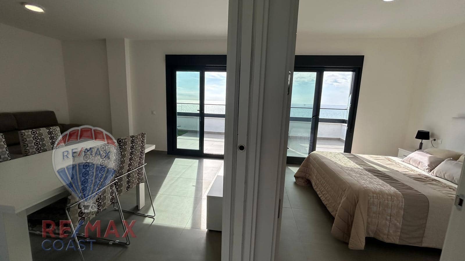 1 soverom Penthouse til salgs i Caleta de Velez med svømmebasseng garasje - € 380 000 (Ref: 9272752)