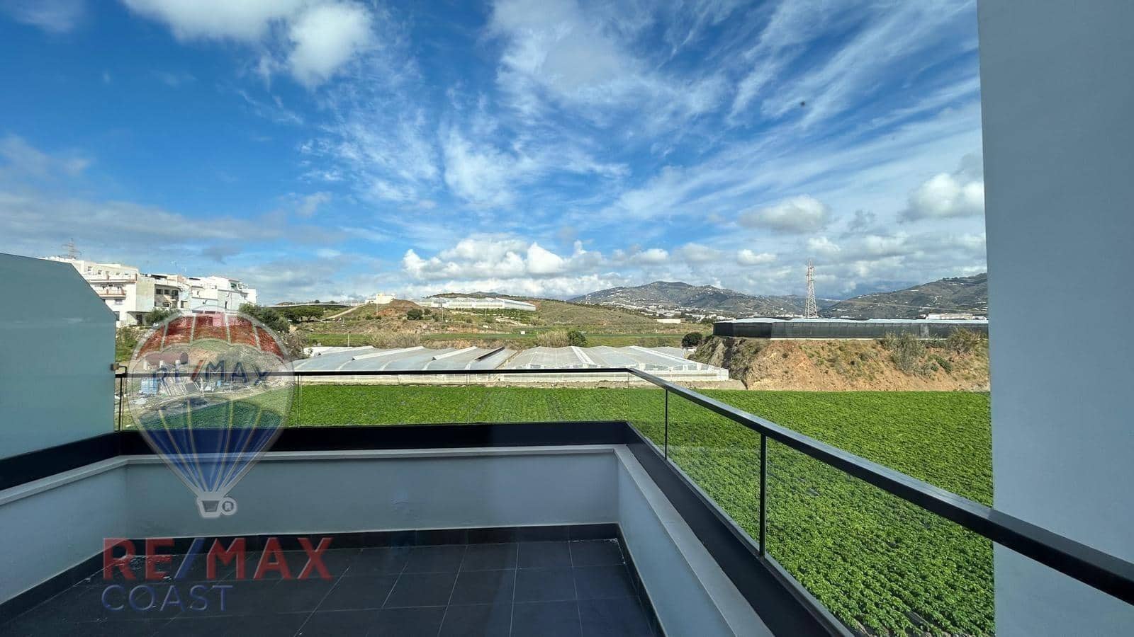 1 soverom Penthouse til salgs i Caleta de Velez med svømmebasseng garasje - € 380 000 (Ref: 9272752)