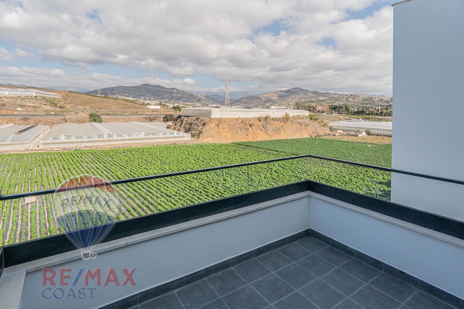 1 soverom Penthouse til salgs i Caleta de Velez med svømmebasseng garasje - € 380 000 (Ref: 9272752)