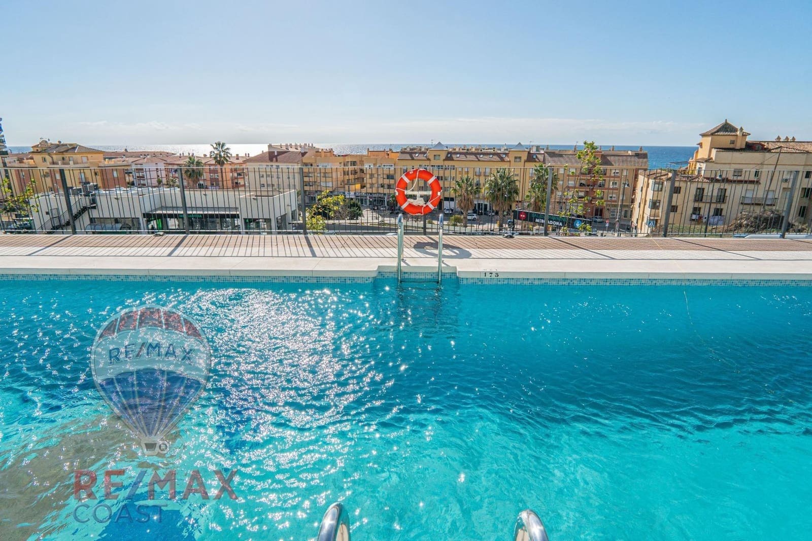 1 soverom Penthouse til salgs i Caleta de Velez med svømmebasseng garasje - € 380 000 (Ref: 9272752)