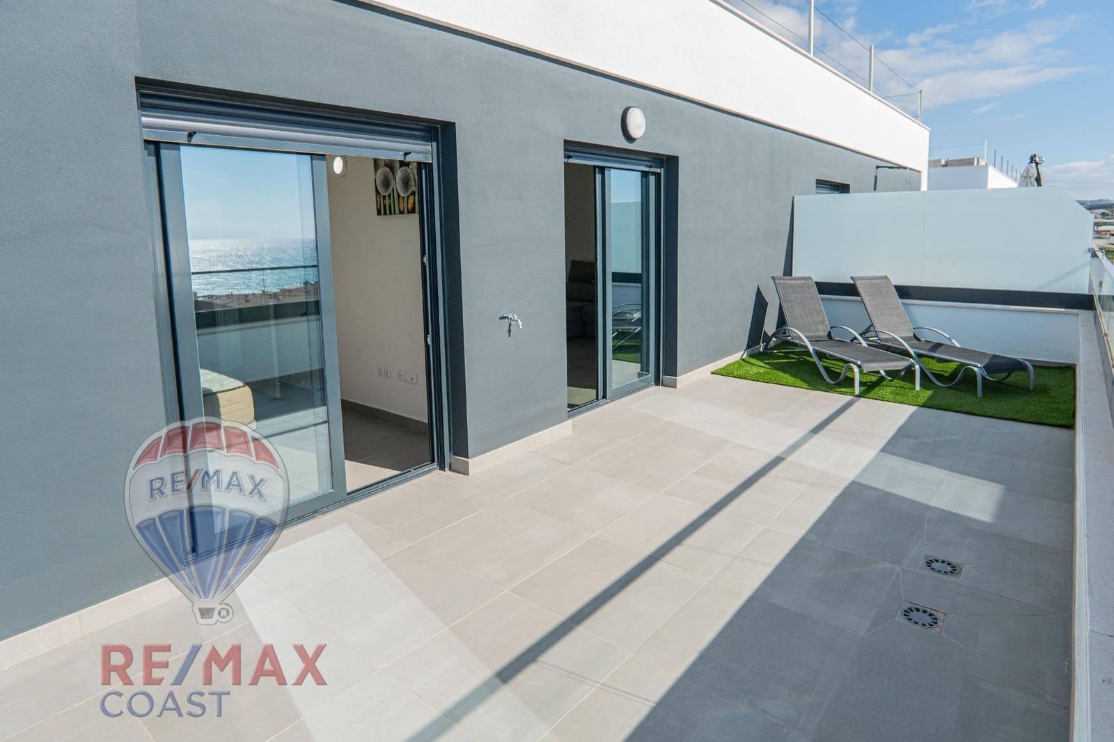 1 soverom Penthouse til salgs i Caleta de Velez med svømmebasseng garasje - € 380 000 (Ref: 9272752)