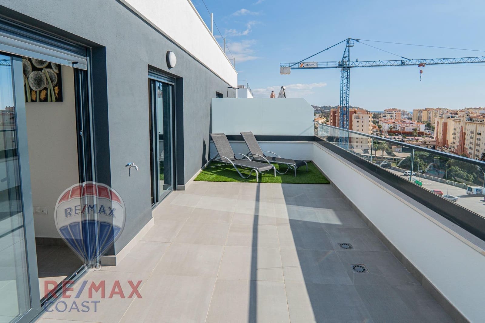 1 soverom Penthouse til salgs i Caleta de Velez med svømmebasseng garasje - € 380 000 (Ref: 9272752)