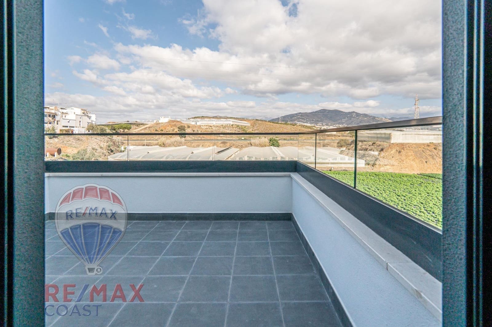 1 soverom Penthouse til salgs i Caleta de Velez med svømmebasseng garasje - € 380 000 (Ref: 9272752)