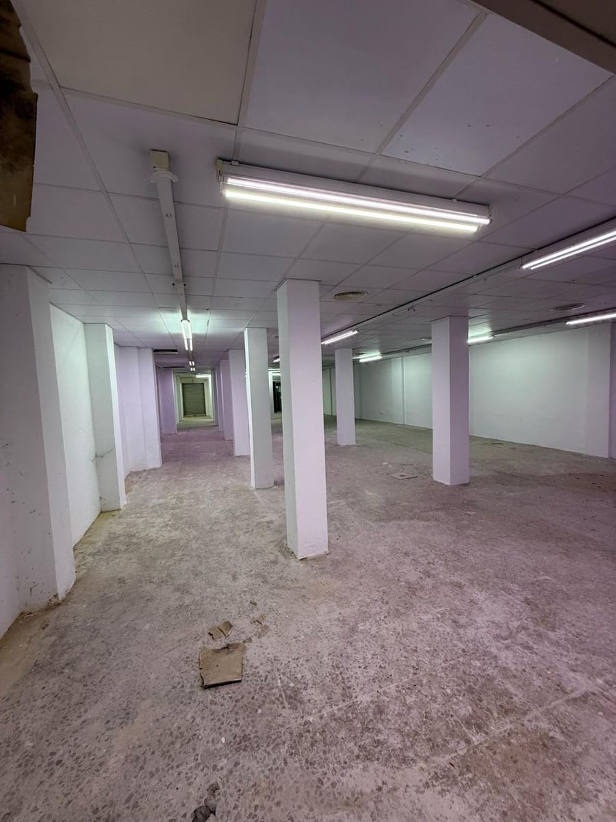 Kommersiell til salgs i Malaga by - € 815 000 (Ref: 9297461)