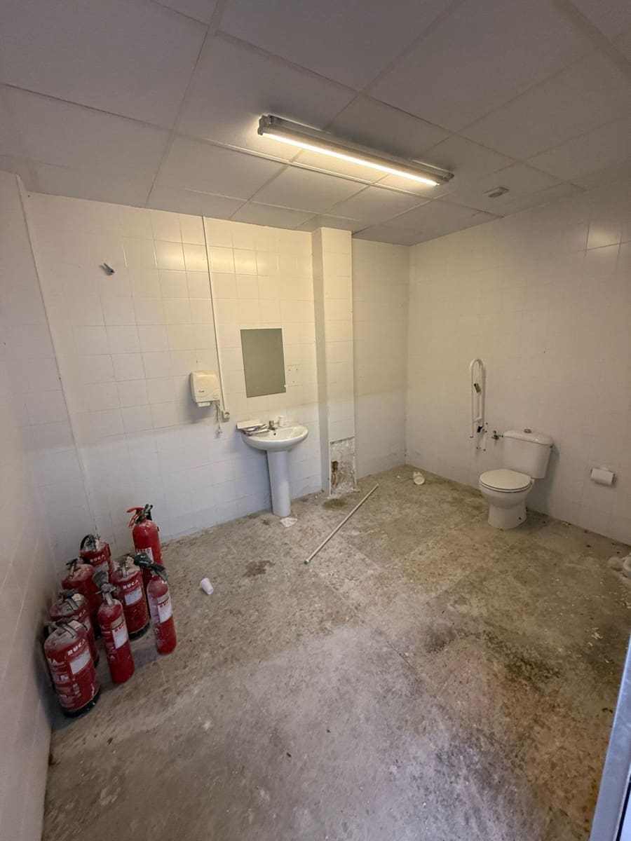 Kommersiell til salgs i Malaga by - € 815 000 (Ref: 9297461)