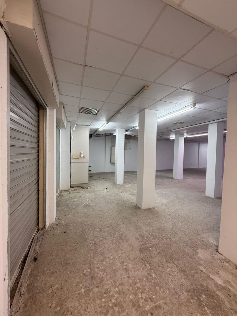 Kommersiell til salgs i Malaga by - € 815 000 (Ref: 9297461)