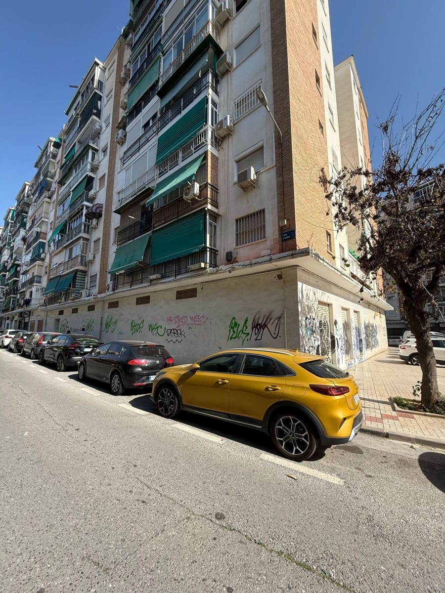 Kommersiell til salgs i Malaga by - € 815 000 (Ref: 9297461)