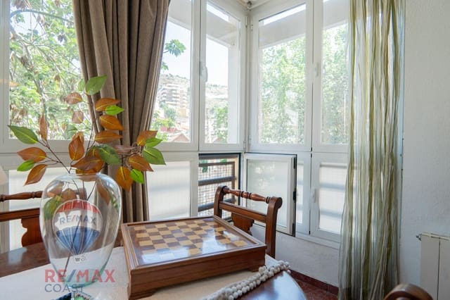 4 bedroom Flat for sale in Málaga city with garage - € 530,000 (Ref: 9338437)