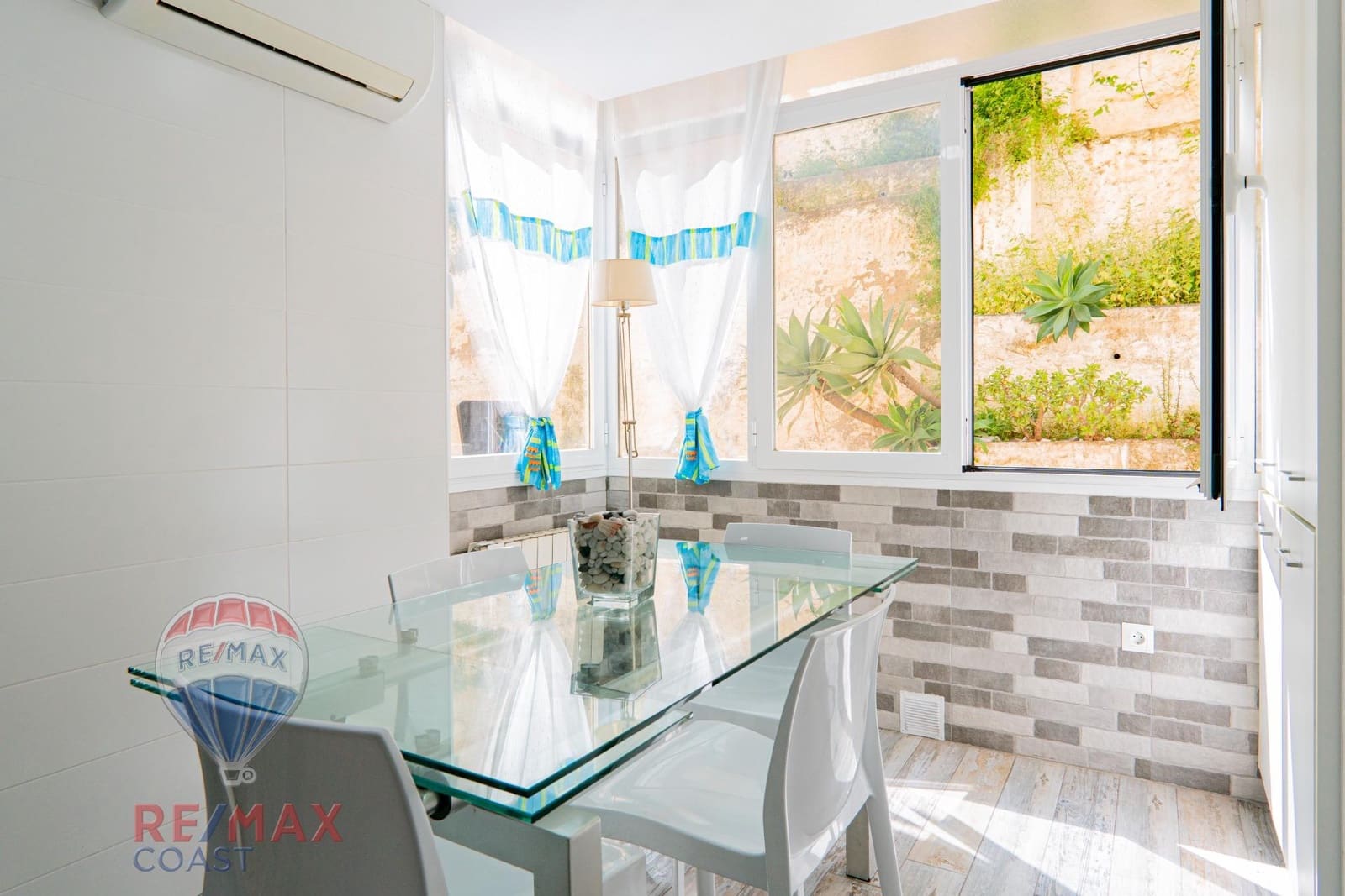 4 bedroom Flat for sale in Malaga city with garage - € 530,000 (Ref: 9338437)