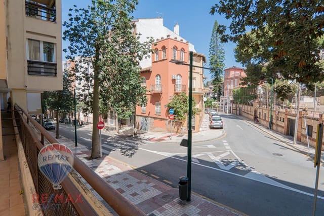 4 bedroom Flat for sale in Málaga city with garage - € 530,000 (Ref: 9338437)