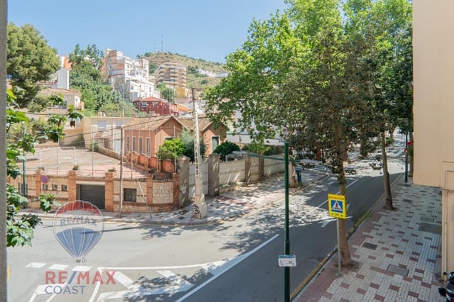 4 bedroom Flat for sale in Málaga city with garage - € 530,000 (Ref: 9338437)