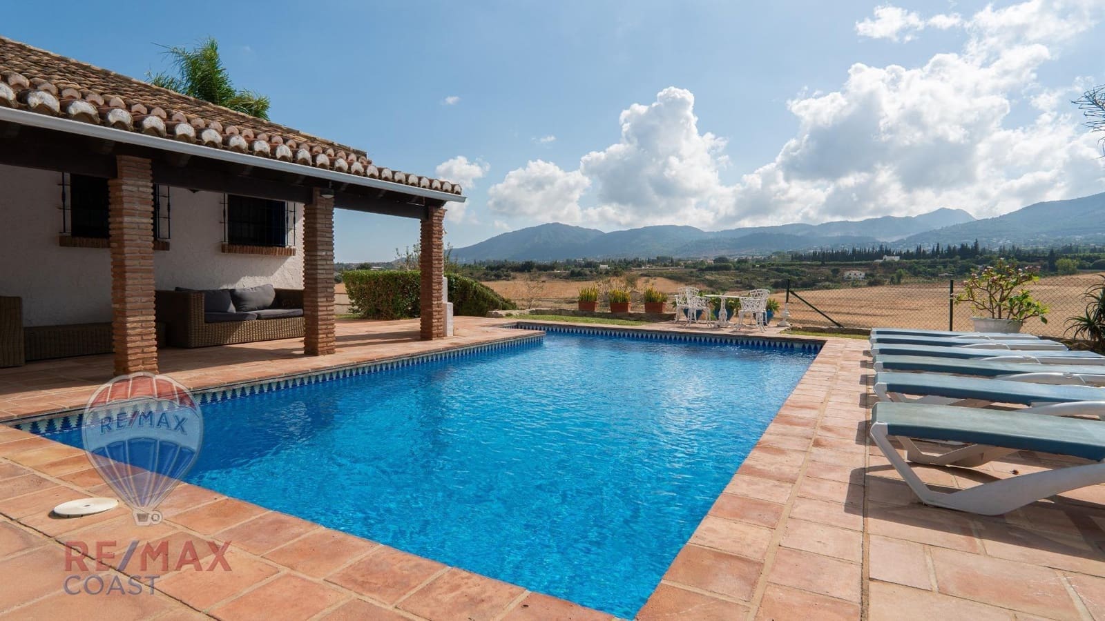 4 quarto Moradia para venda em Alhaurin de la Torre com piscina garagem - 1 050 000 € (Ref: 9341325)