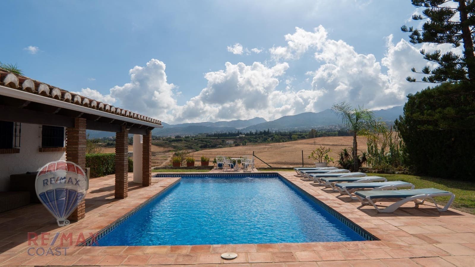 4 quarto Moradia para venda em Alhaurin de la Torre com piscina garagem - 1 050 000 € (Ref: 9341325)