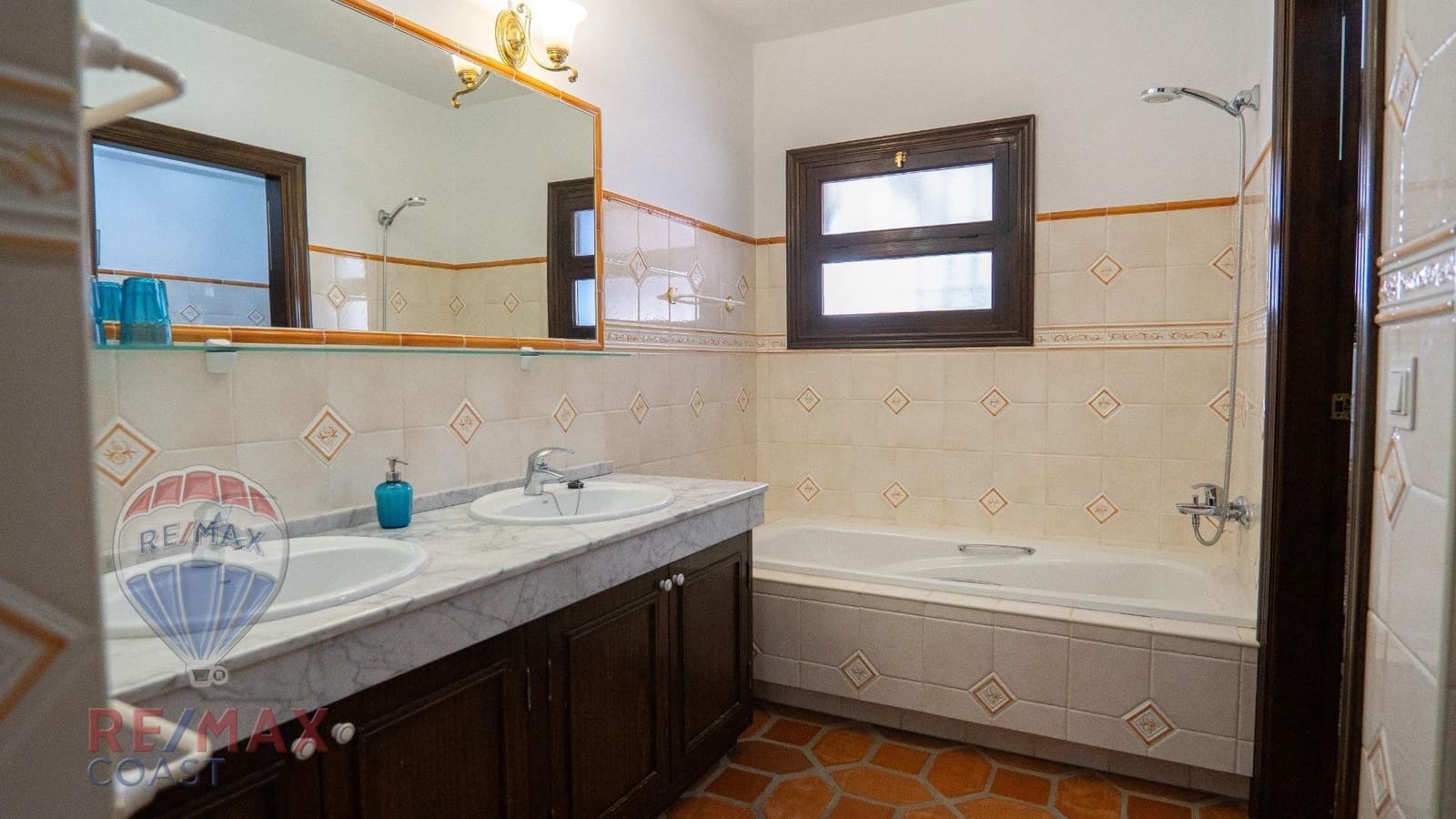 4 quarto Moradia para venda em Alhaurin de la Torre com piscina garagem - 1 050 000 € (Ref: 9341325)