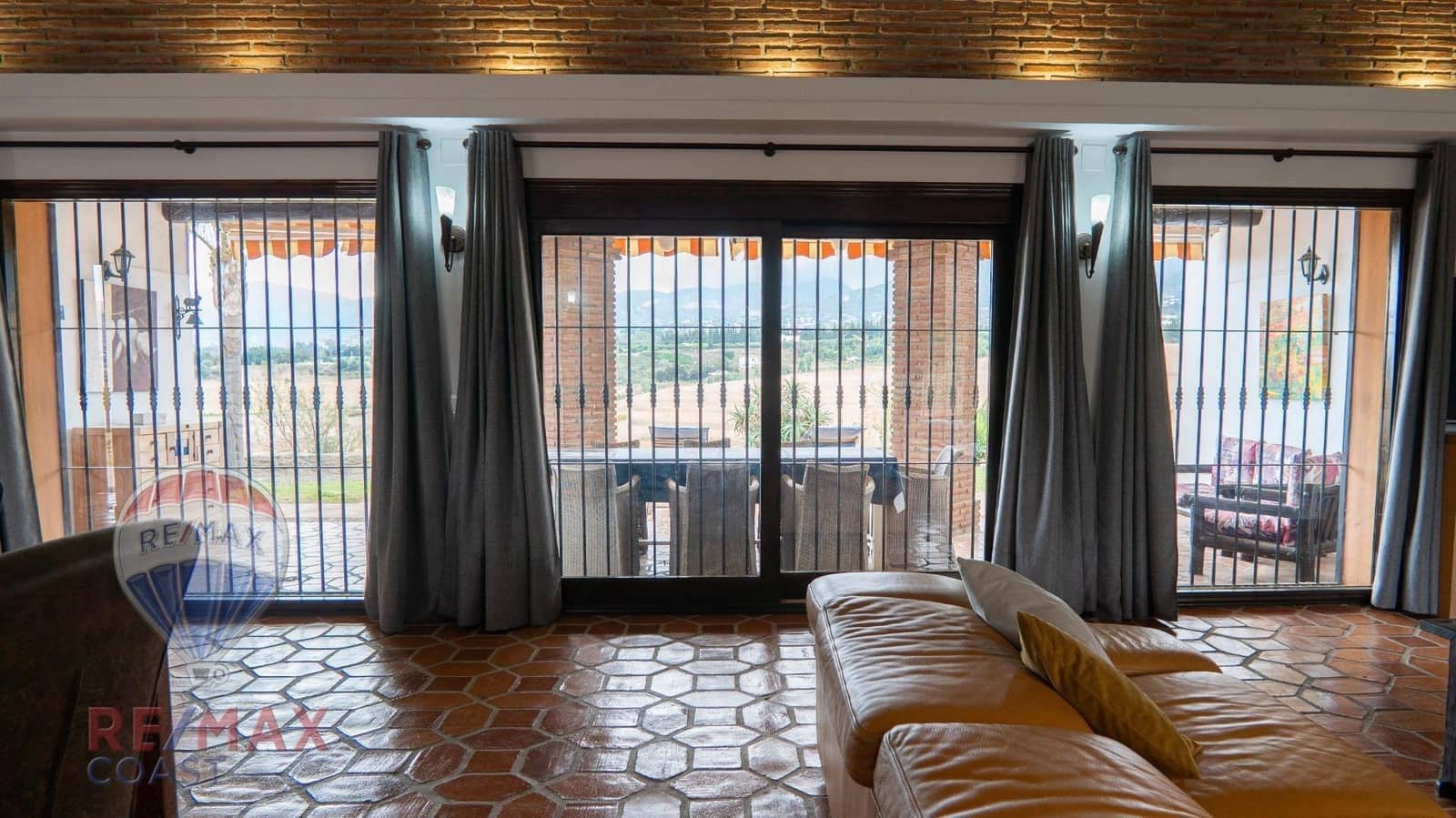 4 quarto Moradia para venda em Alhaurin de la Torre com piscina garagem - 1 050 000 € (Ref: 9341325)