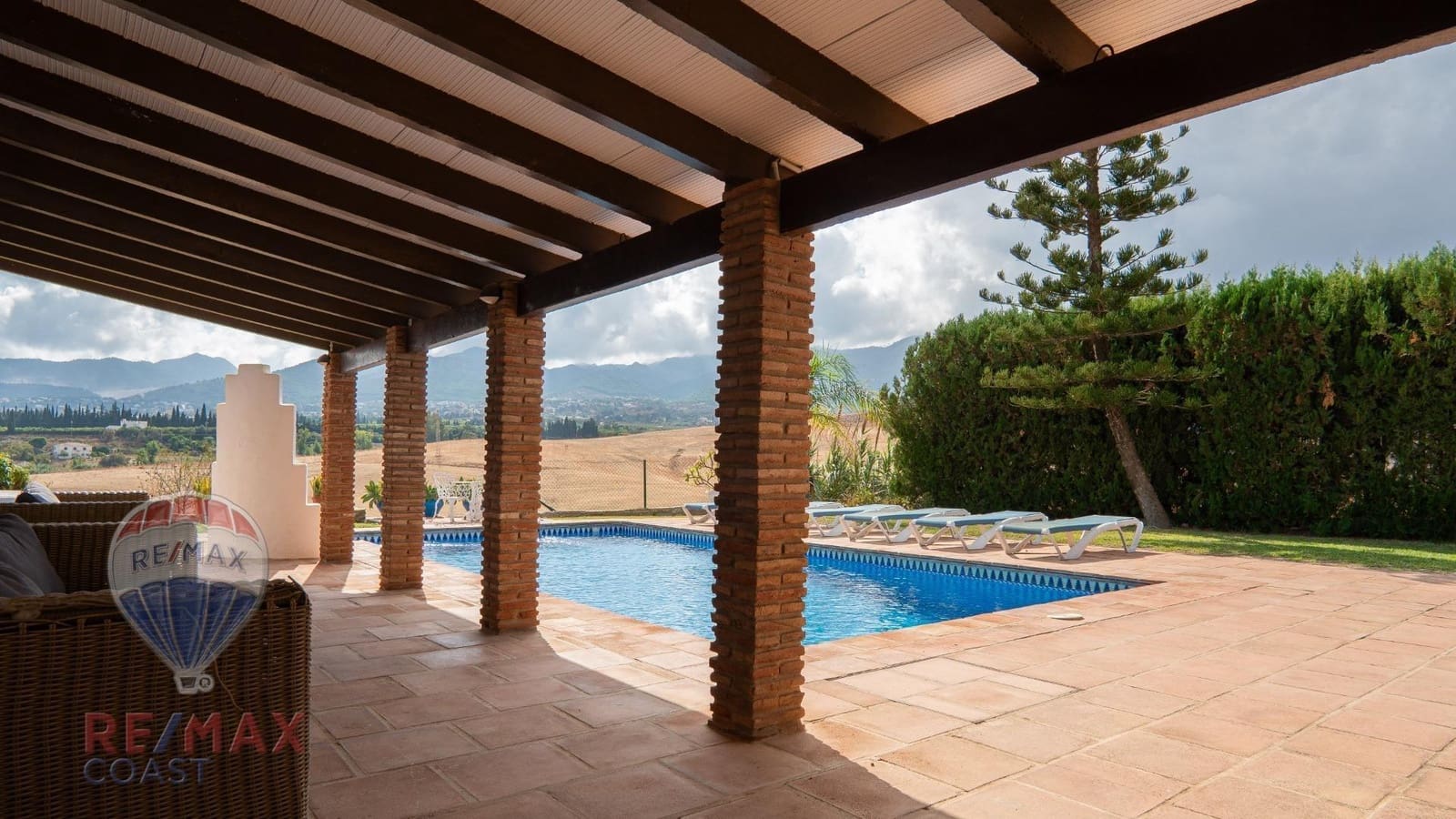 4 quarto Moradia para venda em Alhaurin de la Torre com piscina garagem - 1 050 000 € (Ref: 9341325)