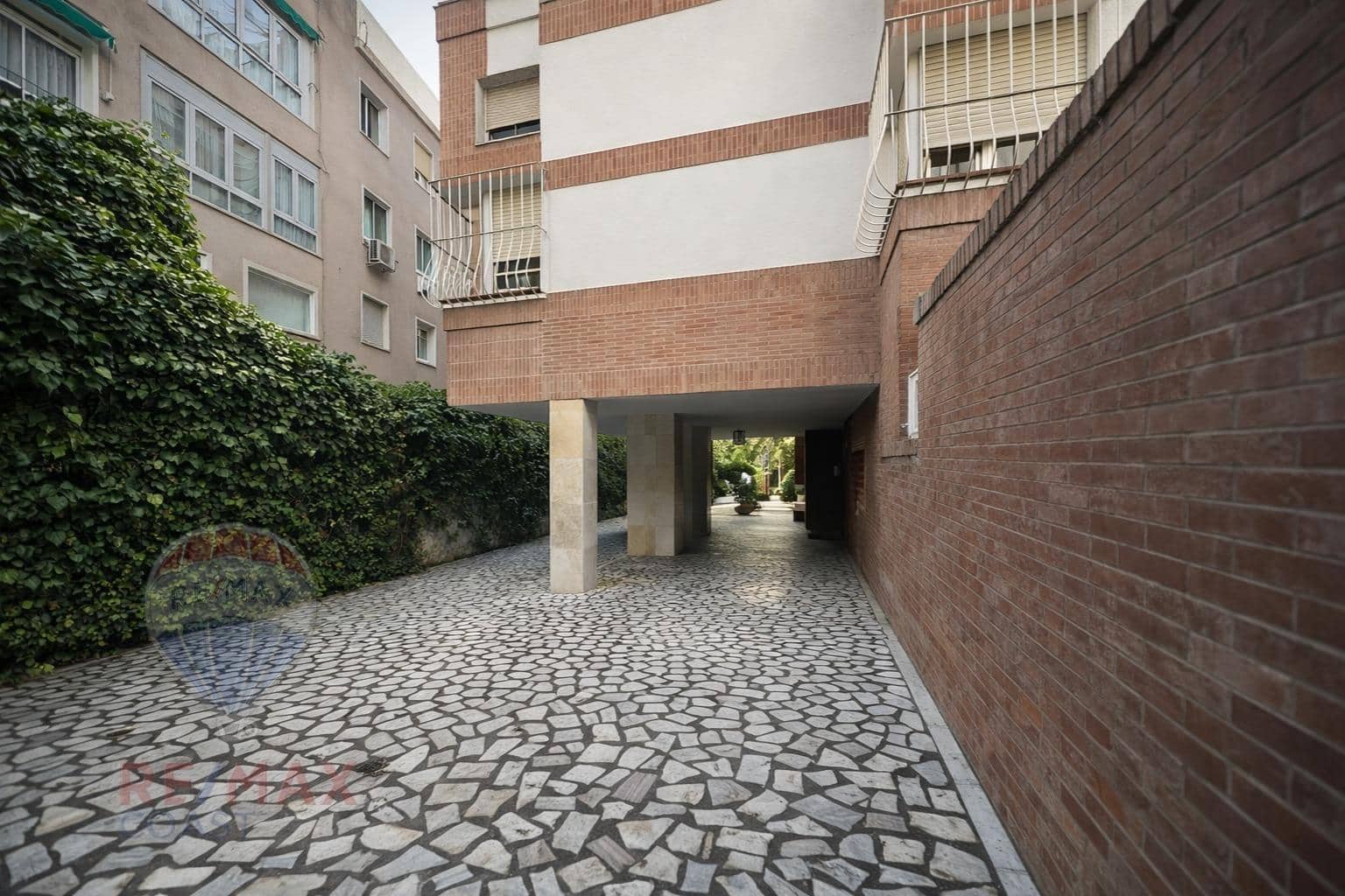 4 bedroom Flat for sale in Malaga city with garage - € 669,000 (Ref: 9403519)