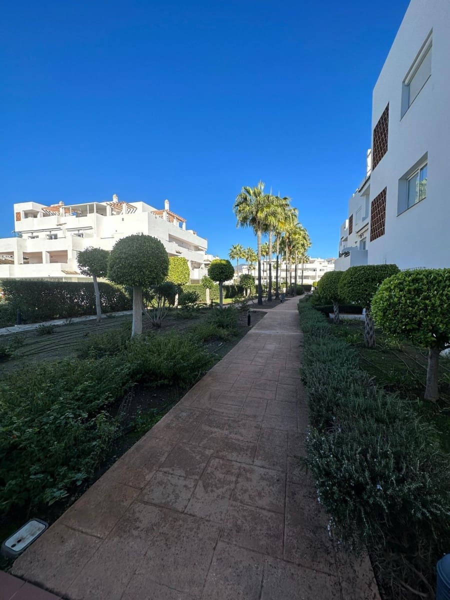 3 soveværelse Lejlighed til leje i New Golden Mile med swimmingpool garage - € 2.550 (Ref: 9427396)