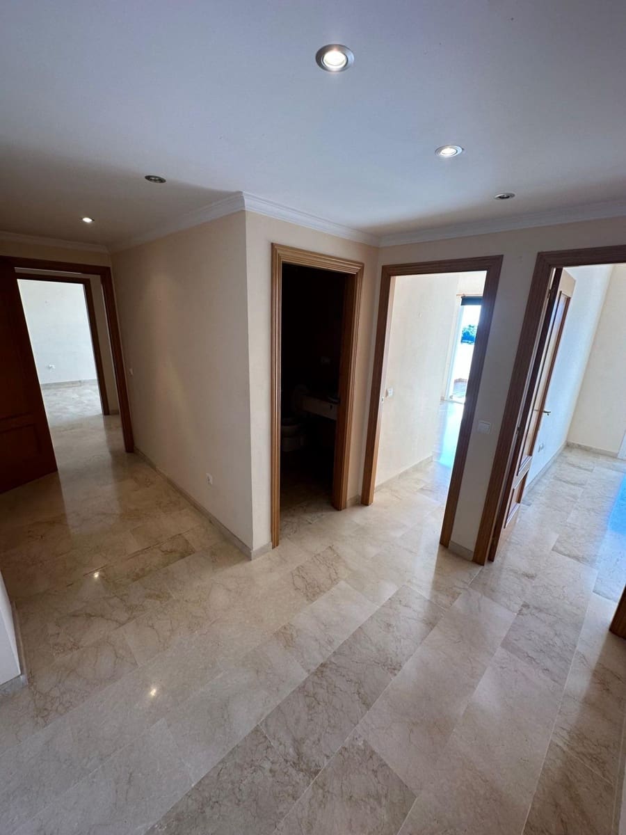 3 soveværelse Lejlighed til leje i New Golden Mile med swimmingpool garage - € 2.550 (Ref: 9427396)