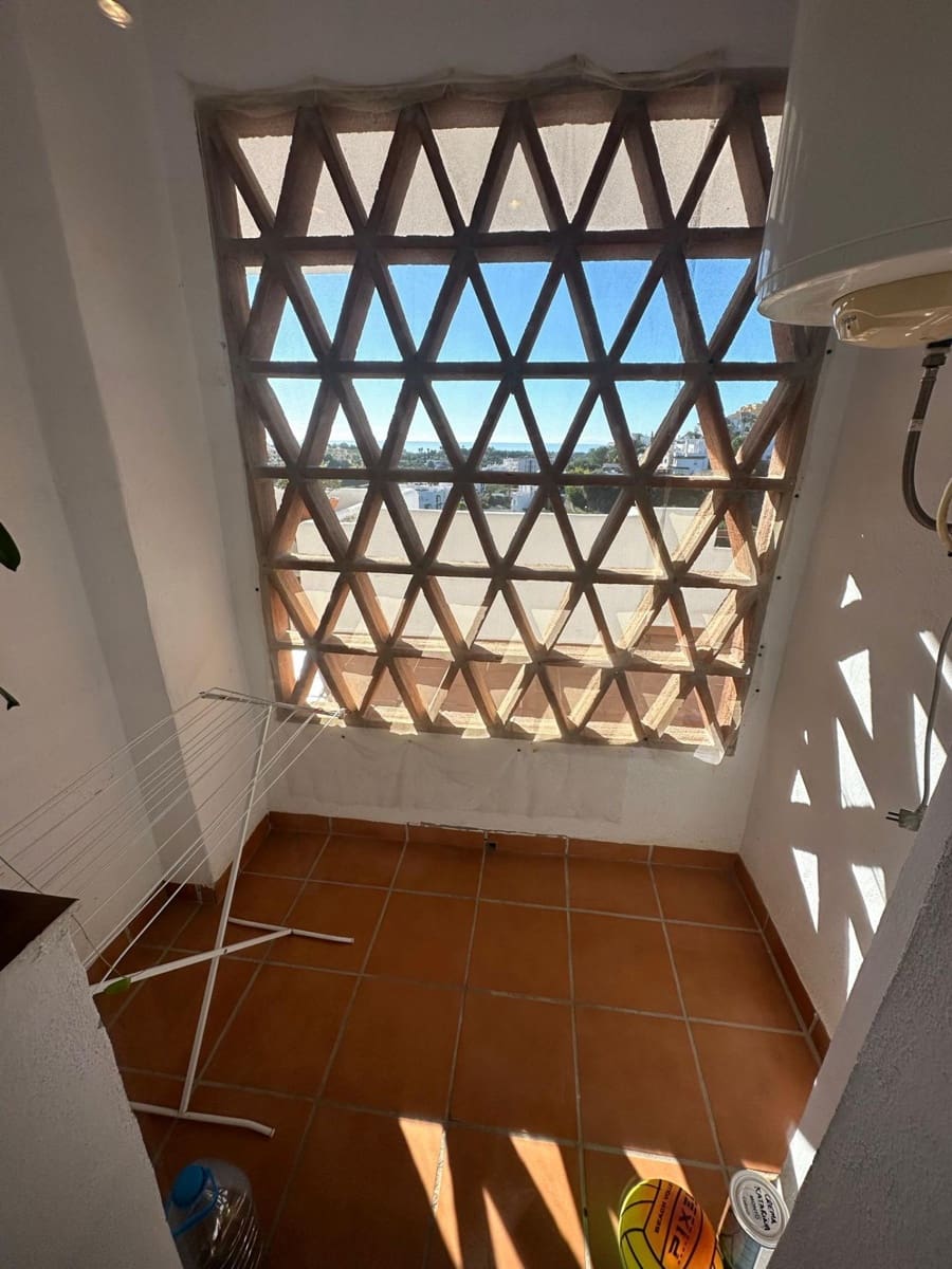 3 soverom Leilighet til leie i New Golden Mile med svømmebasseng garasje - € 2 300 (Ref: 9427396)