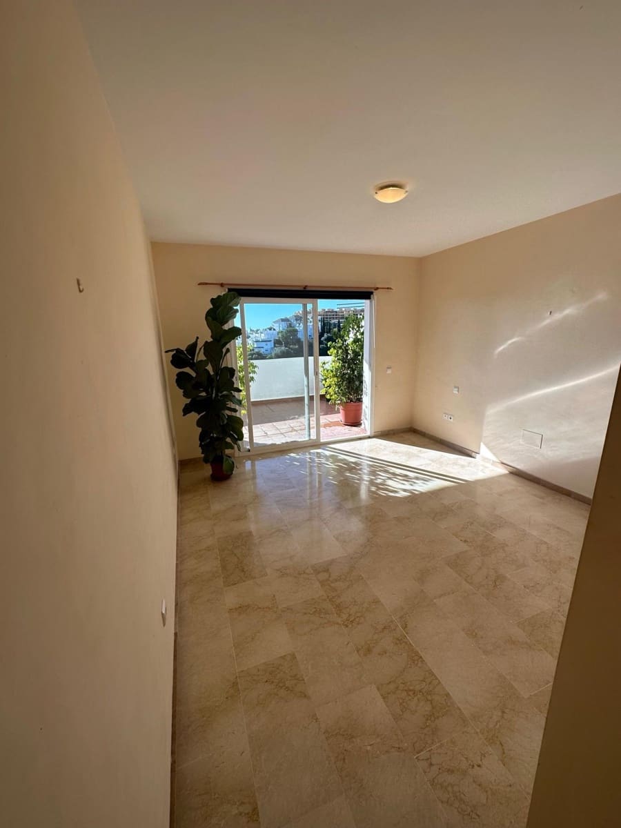 3 soverom Leilighet til leie i New Golden Mile med svømmebasseng garasje - € 2 300 (Ref: 9427396)