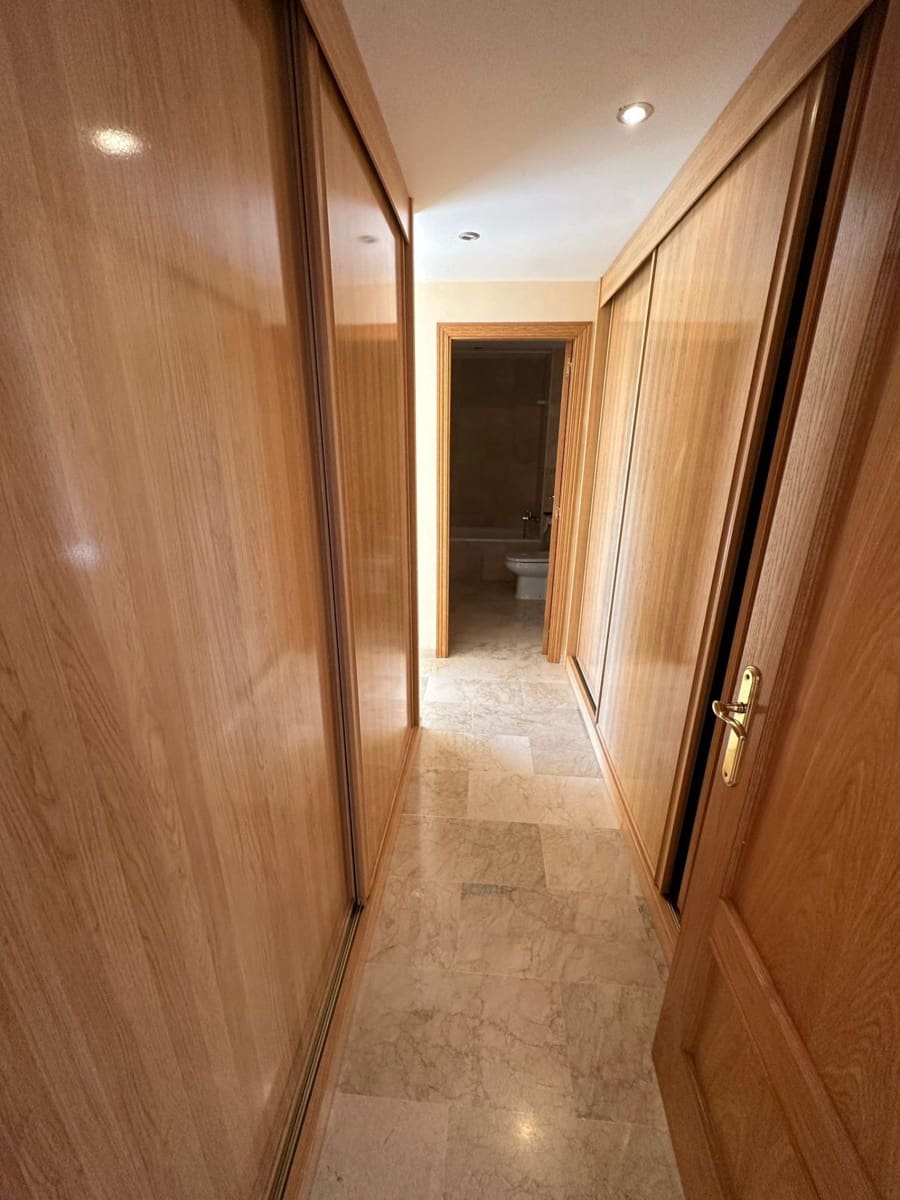 3 soverom Leilighet til leie i New Golden Mile med svømmebasseng garasje - € 2 300 (Ref: 9427396)