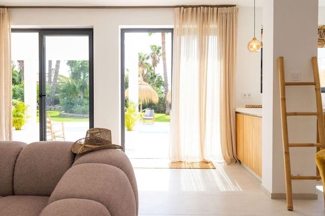 3 bedroom Villa for sale in Guadalobón, Estepona with pool garage - € 1,495,000 (Ref: 9427397)