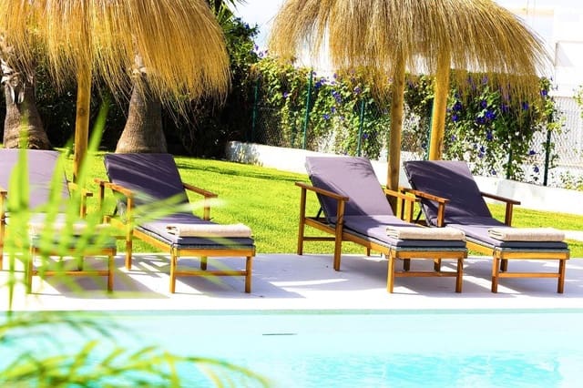 3 bedroom Villa for sale in Guadalobón, Estepona with pool garage - € 1,495,000 (Ref: 9427397)