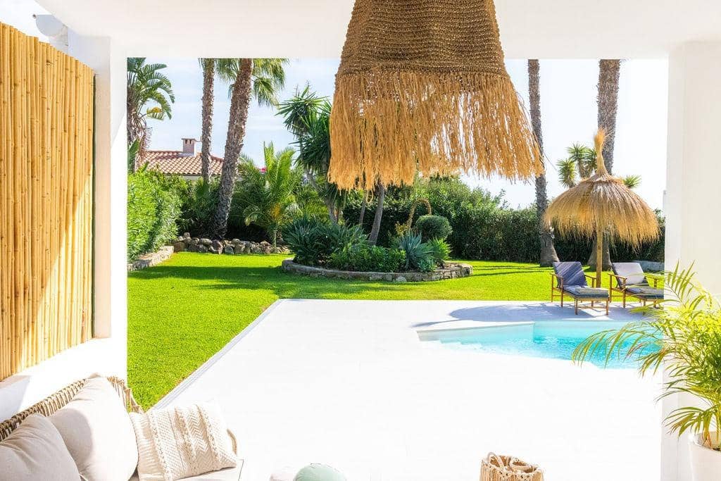 3 slaapkamer Villa te koop in Estepona met zwembad garage - € 1.495.000 (Ref: 9427397)