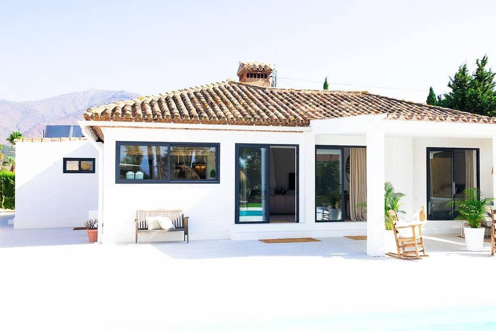 3 slaapkamer Villa te koop in Estepona met zwembad garage - € 1.495.000 (Ref: 9427397)