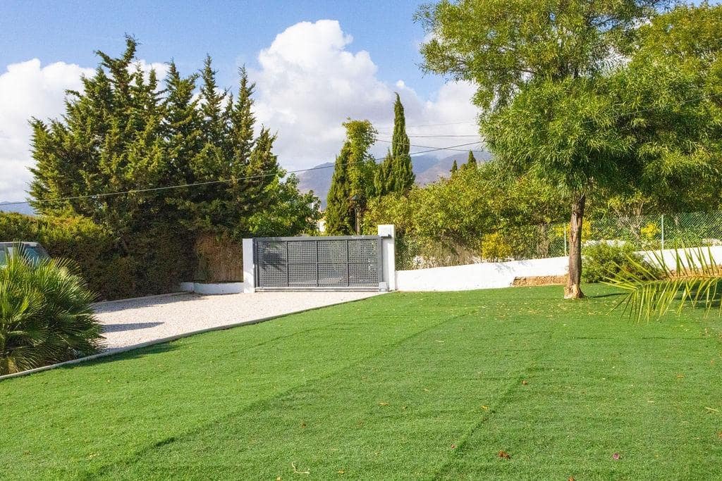 3 slaapkamer Villa te koop in Estepona met zwembad garage - € 1.495.000 (Ref: 9427397)