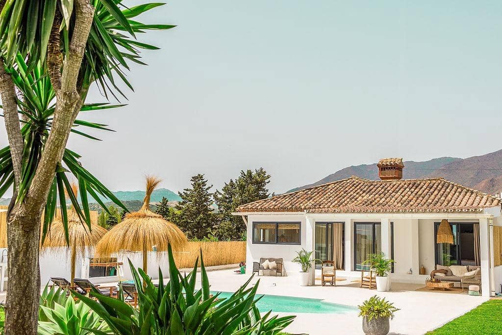 3 slaapkamer Villa te koop in Estepona met zwembad garage - € 1.495.000 (Ref: 9427397)