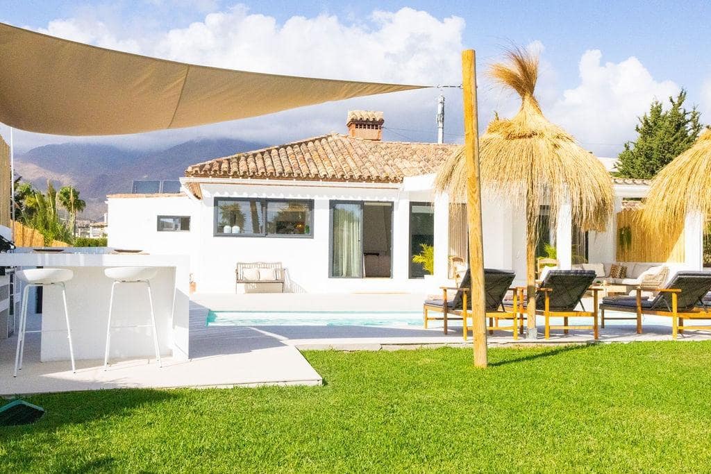 3 slaapkamer Villa te koop in Estepona met zwembad garage - € 1.495.000 (Ref: 9427397)